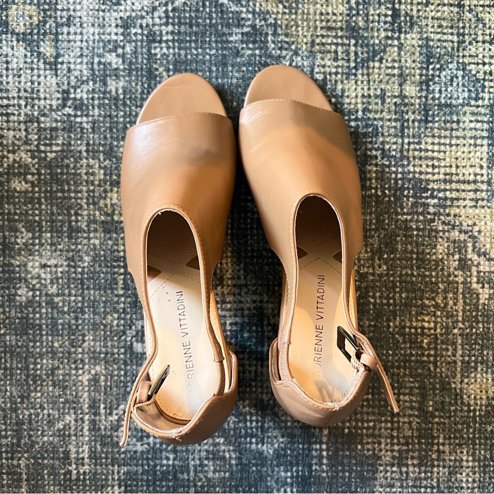 Adrienne Vittadini Tan Heels block - Picture 4 of 5